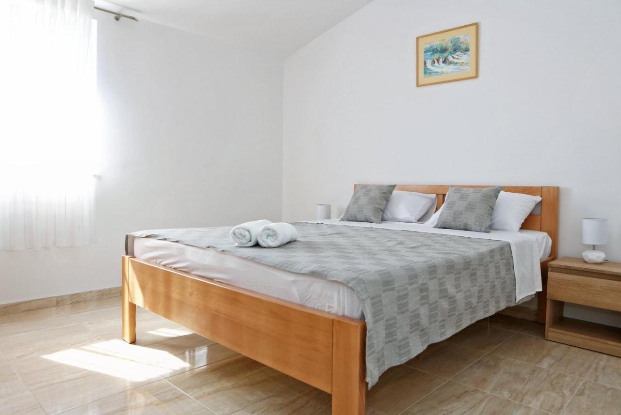 Apartmani Cili Miletici エクステリア 写真